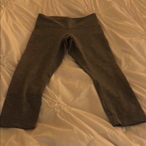 Size 6 wonder under gray lululemon Capri leggings